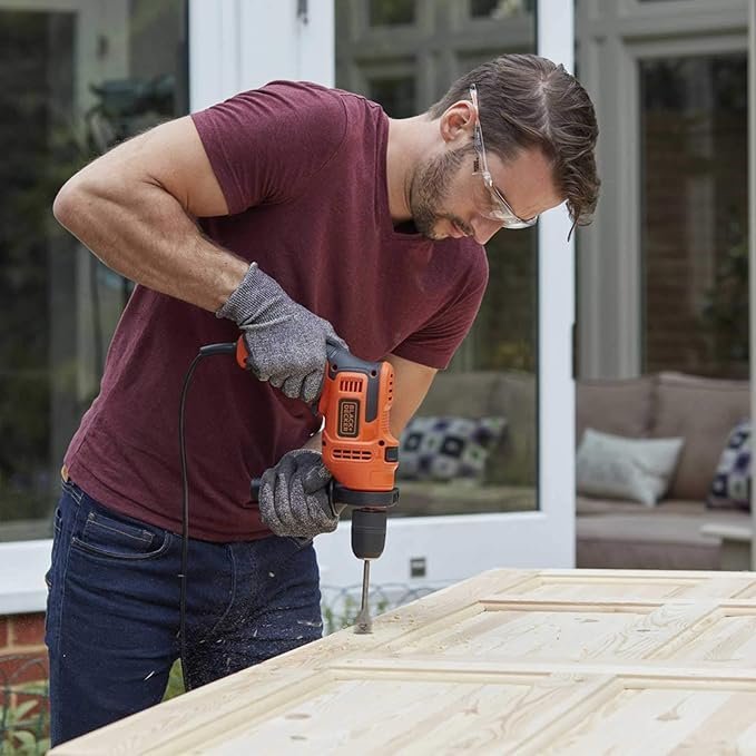 Roll over image to zoom in VIDEO BLACK+DECKER Hammer Drill, 13mm Keyed Chuck, 13mm Drilling Capacity for Masonary and Steel, 20mm Drilling Capacity for Wood, 0-2900 RPM, 500W, BEH200-GB - Image 2